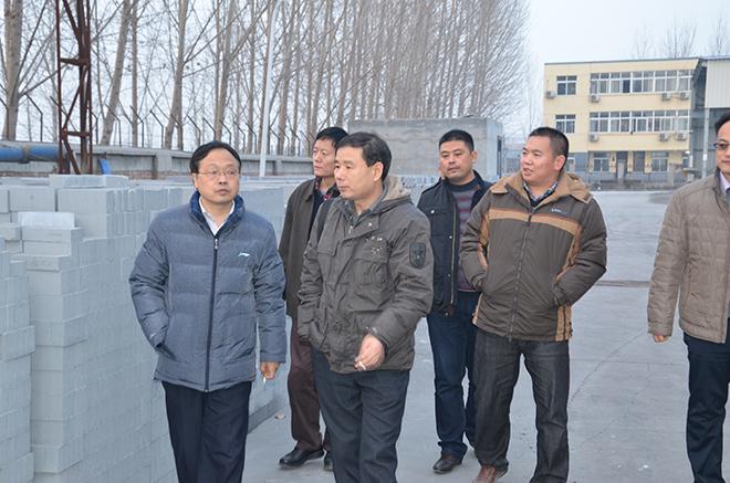 2013年12月河南省建設領域有關專家視察我公司2.JPG